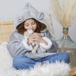 Sweat Plaid à Capuche Ours Gris Enfant Atmosphera -ATMOSPHERA || Intex || Demeyere Soldes sweat plaid a capuche ours gris enfant atmosphera 1